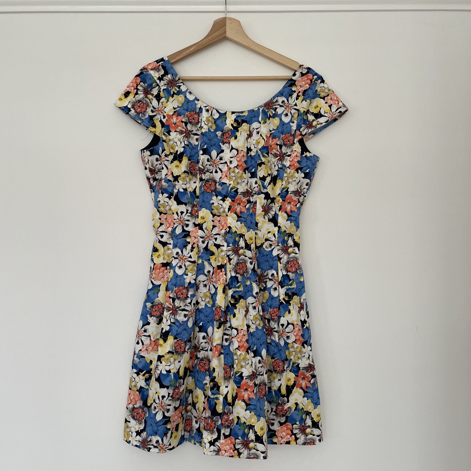 Vestido con forma de bolsa de papel Vila Clothes floral amarillo azul melocotón mediano nuevo