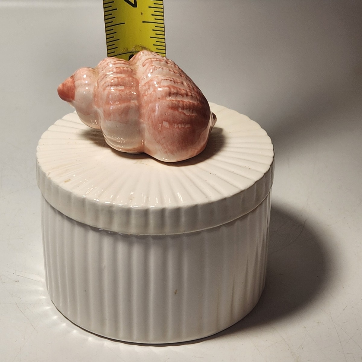Fitz & Floyd Ceramic Ribbed Trinket Powder Box Seashell Lid Japan