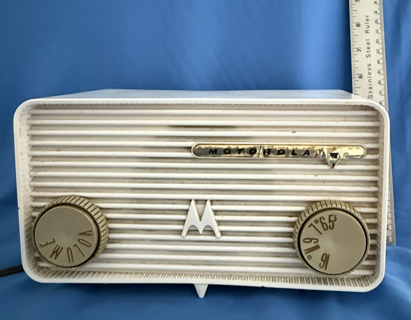 Vintage MOTOROLA Vacuum Tube Radio  White Jetsons 1957 57A - Decorative or Parts