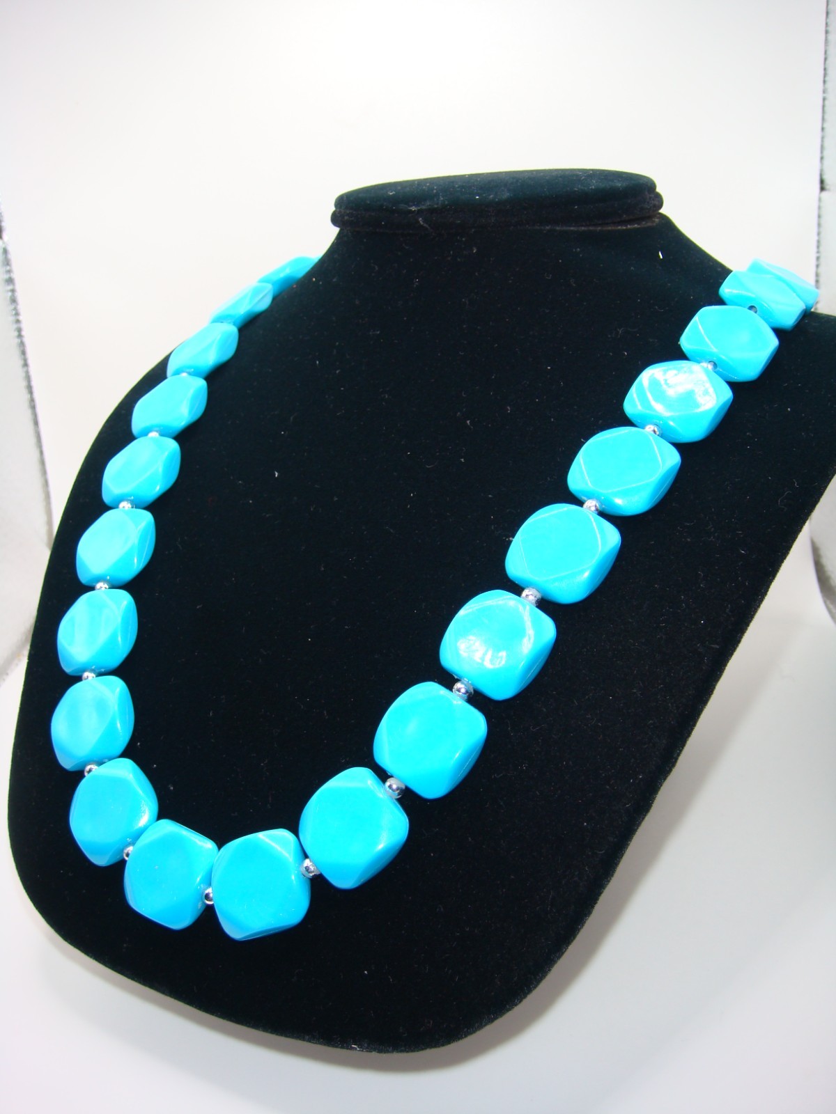 VINTAGE PLASTIC TURQUOISE RECTANGULAR BEAD NECKLA… - image 5
