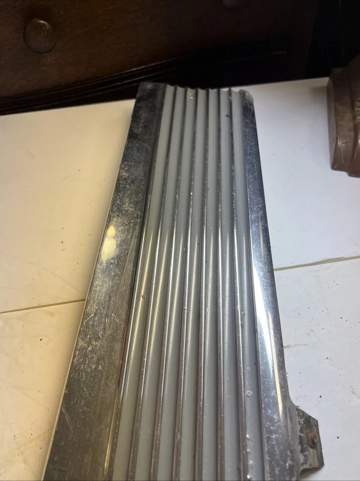 Pontiac Bonneville Grand Prix 1966 LH pieza de moldura cromada Foto 3 de 4