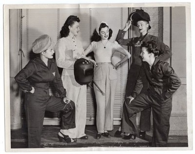 1942 Chicago Female Shipyard Workers Model Approved Working Clothes News Photo