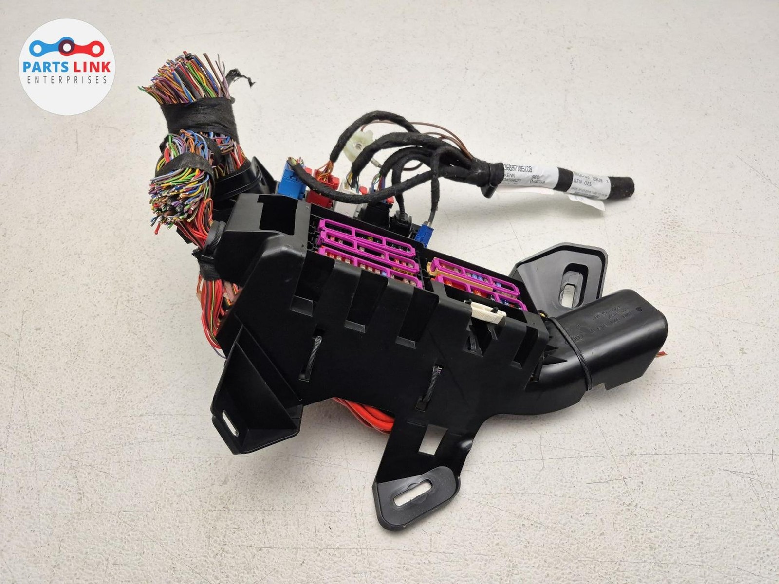 2016-20 BENTLEY BENTAYGA FRONT FLOOR FUSE BOX POWER RELAY BLOCK HARNESS WIRE 636