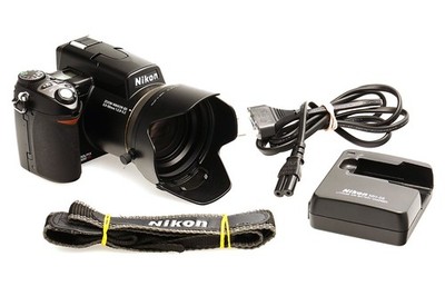 Nikon Digitalkamera Coolpix 8800 VR mit Zoom Nikkor ED 8 Mpx / 10x opt. Zoom