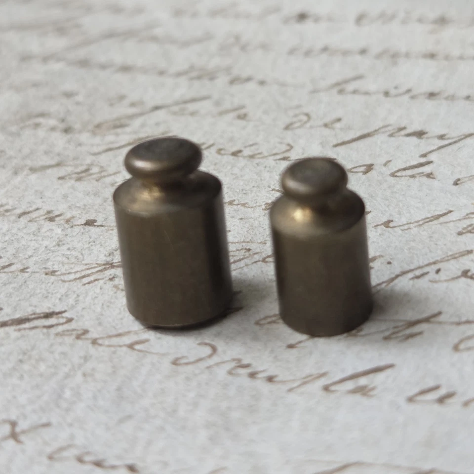 2 Petits Poids Anciens Pour Balance De Bijoutier XIXè 2 g et 2,8 g - Photo 3/4