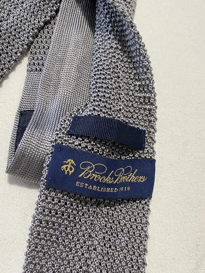 Corbata para hombre Brooks Brothers gris extremo cuadrado seda. Ex Con Foto 2 de 4