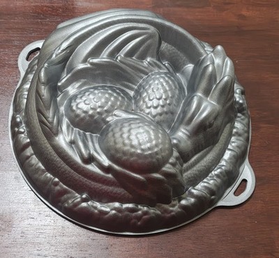 Game Of Thrones Sleeping Dragon With 3 Eggs 10'' Cake Pan ThinkGeek Bundt Mold