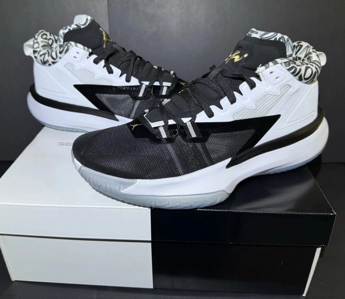 NIKE ザイオン1\
