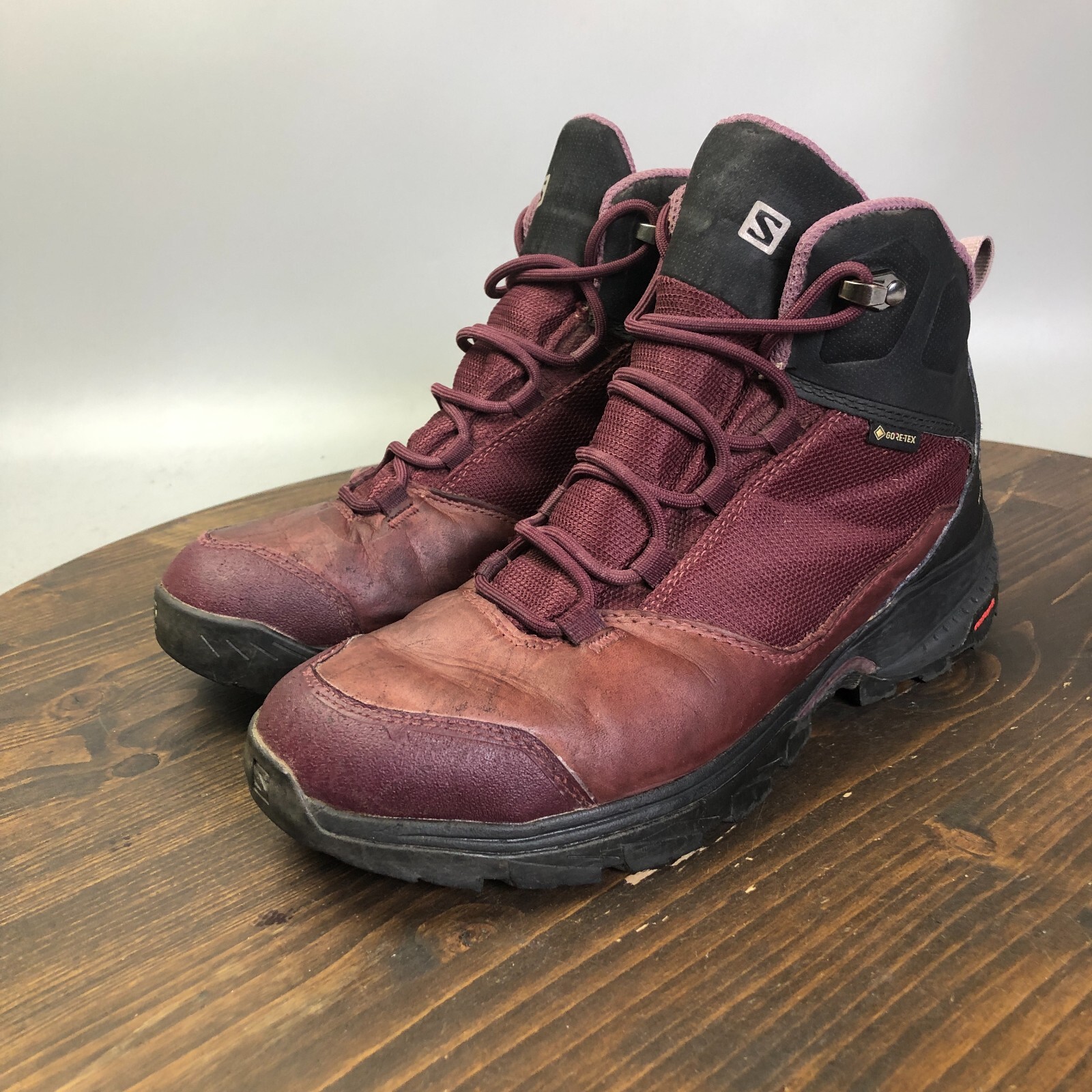 Stivaletti Salomon OUTward GTX da donna taglia 7 5 rosso bordeaux trail escursionismo