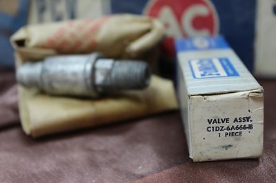 Vintage Nos and Nors Ford FoMoCo PCV VALVE C1DZ - 6A666 - B