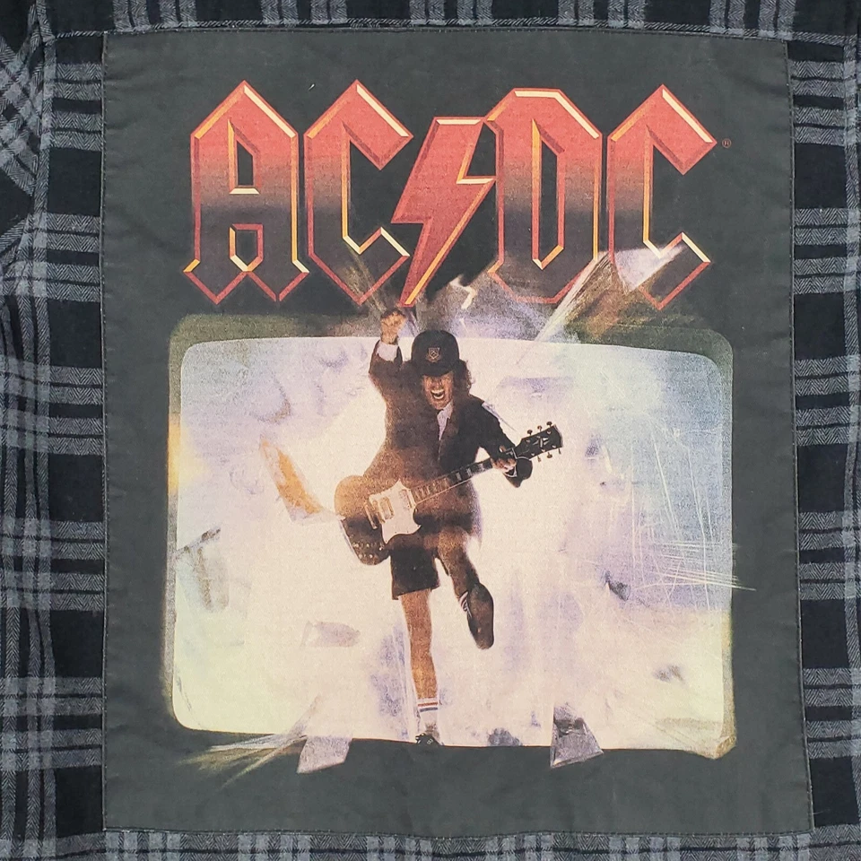 Camisa de Franela Negra AC/DC Adulto Pequeña Angus Young Back Remasterizada  Foto 3 de 4