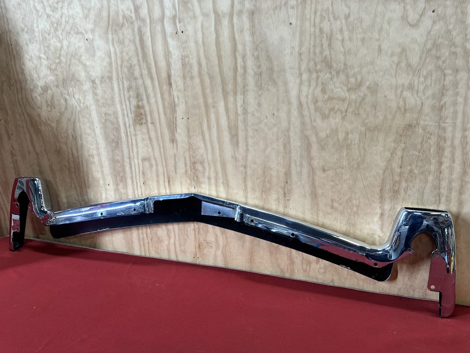 Parachoques trasero superior Lincoln Continental Mark II 1956-1957 56-57 FoMoCo Foto 4 de 4