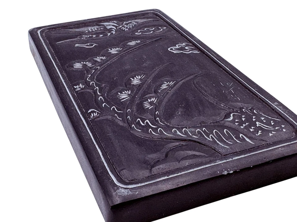 Antigua piedra de tinta negra china tallada a mano con motivo de grúa y árbol Foto 2 de 4