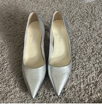 CHANEL Women s Escarpins Silver Leather Pointed Toe Pumps CC Logo EU 37 US 7