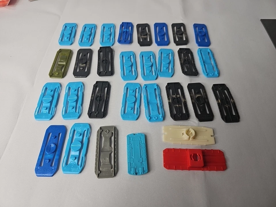 Hot Wheels Track Connectors 30 Pack - Mixed Colors - Light Blue, Grey, Black, ++ - Image 2 of 4