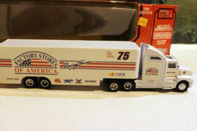 RACING CHAMPIONS 1/64 SCALE #75- FACTORY STORES TRANSPORTER- D/C CAB - MINT -S1