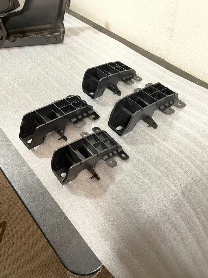 2020 - 2022 OEM JEEP GLADIATOR RUNNING BOARD BRACKETS...LEFT OR RIGHT SIDE ONLY - Image 2 of 4