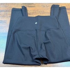 Lululemon high rise crop leggings. 20 inch inseam 4 inch waistband size 4.