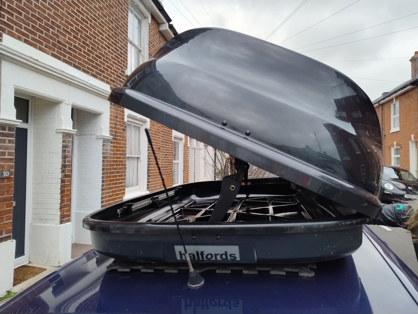 Halfords car roof box 460 Litre. 160cm Carbon Fibre Style. eBay