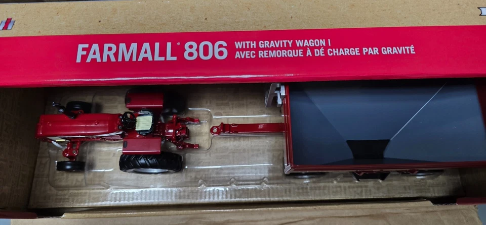 1/32 Farmall 806 Diesel WF Tractor with Gravity Wagon – Ertl - Image 2 of 4