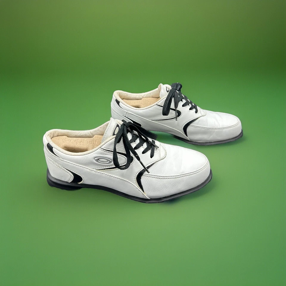 Туфли для гольфа женские Oakley 96548 желтовато-коричневые и белые кожаные с мягкими шипами на шнуровке размер 7w - Изображение 2 из 4