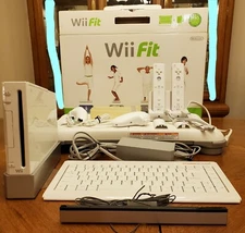 Wii FIT BUNDLE - RETRO AND FUN EXERCISING