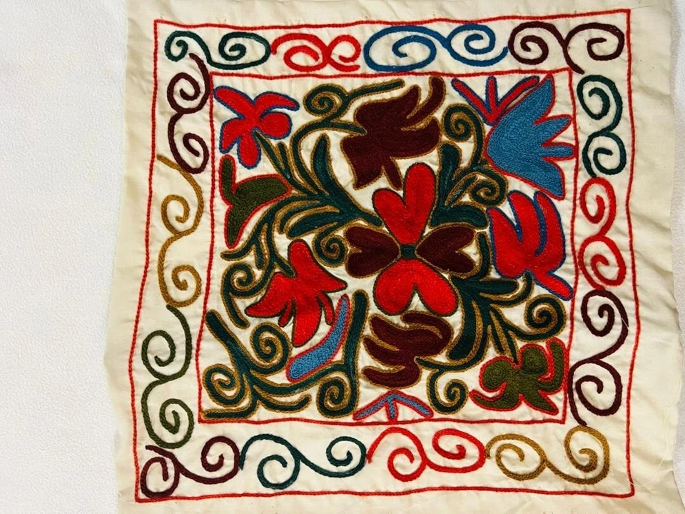 Uzbek suzani pillow cover,embroidered throw pillowcase, cushion cover, 19x18.5in - Image 2 of 4