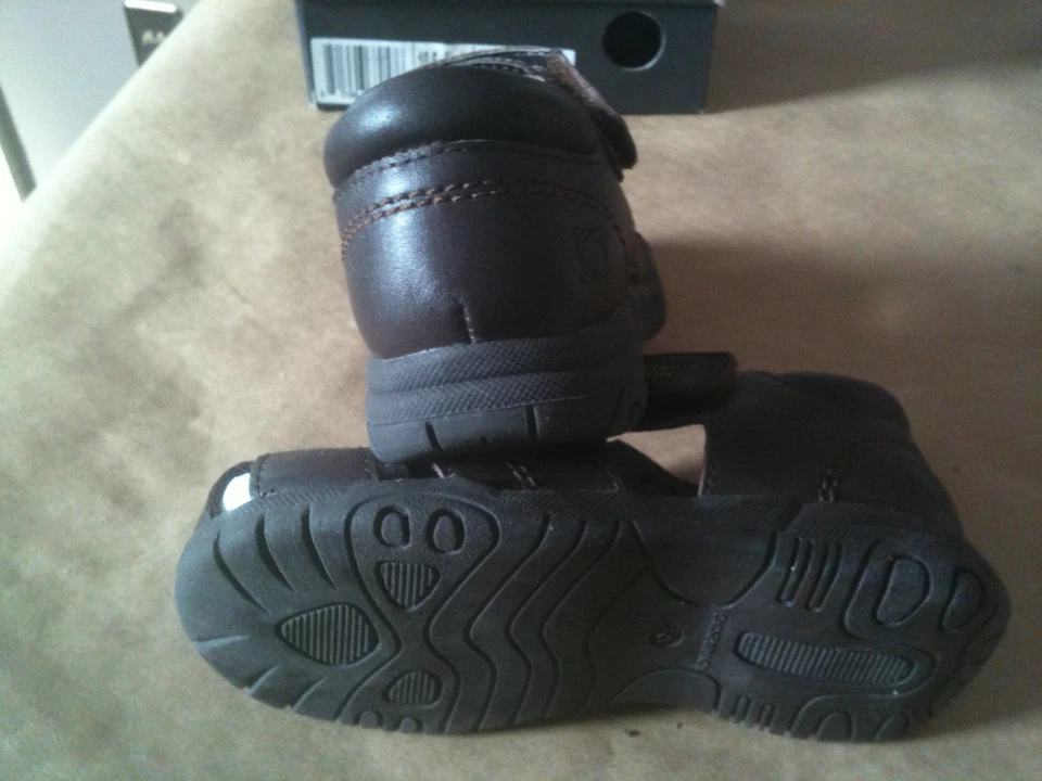 Nuevo Kenneth Cole Reacción Pescador Cuero Sandalias Zapatos Uniforme Niño 10 11 12 Foto 2 de 2