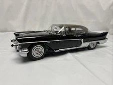 1:18 Scale Sun Star 1957 Cadillac 4 Door Eldorado Brougham , Read
