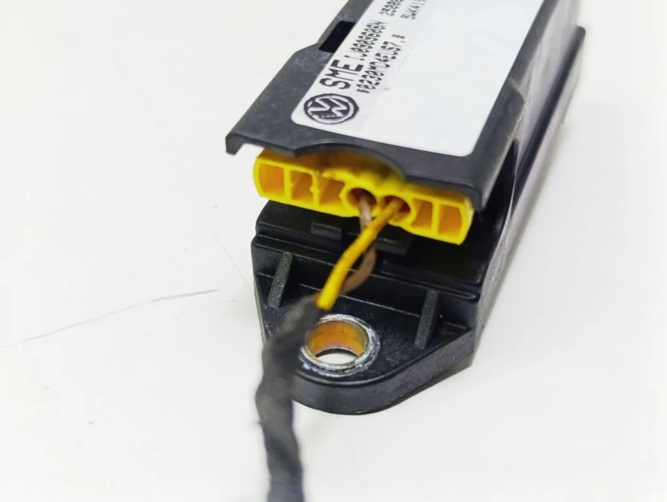 Volkswagen Passat B5 2000 sensor crash sensor pressure sensor UST132643 - Image 3 of 4