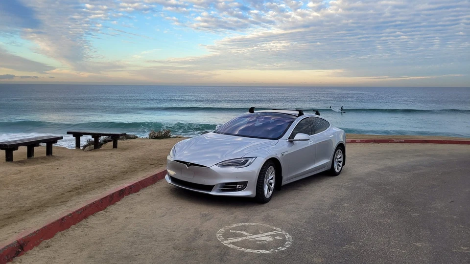 Barras transversales para portaequipajes de techo para Tesla Modelo S (2016-2021) - Aluminio - Plateado Foto 4 de 4