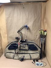 PSE ARCHERY VISION CAMO RH DRAW COMPOUND BOW KIT IN SOFT CARRY CASE (G29026654)