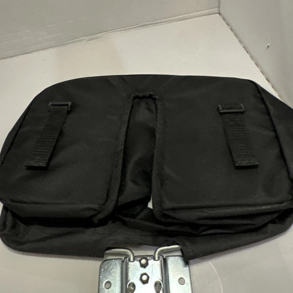 RADIO FLYER TRICICLO CESTA ALMACENAMIENTO TRASERO ACCESORIO - NEGRO Foto 4 de 4