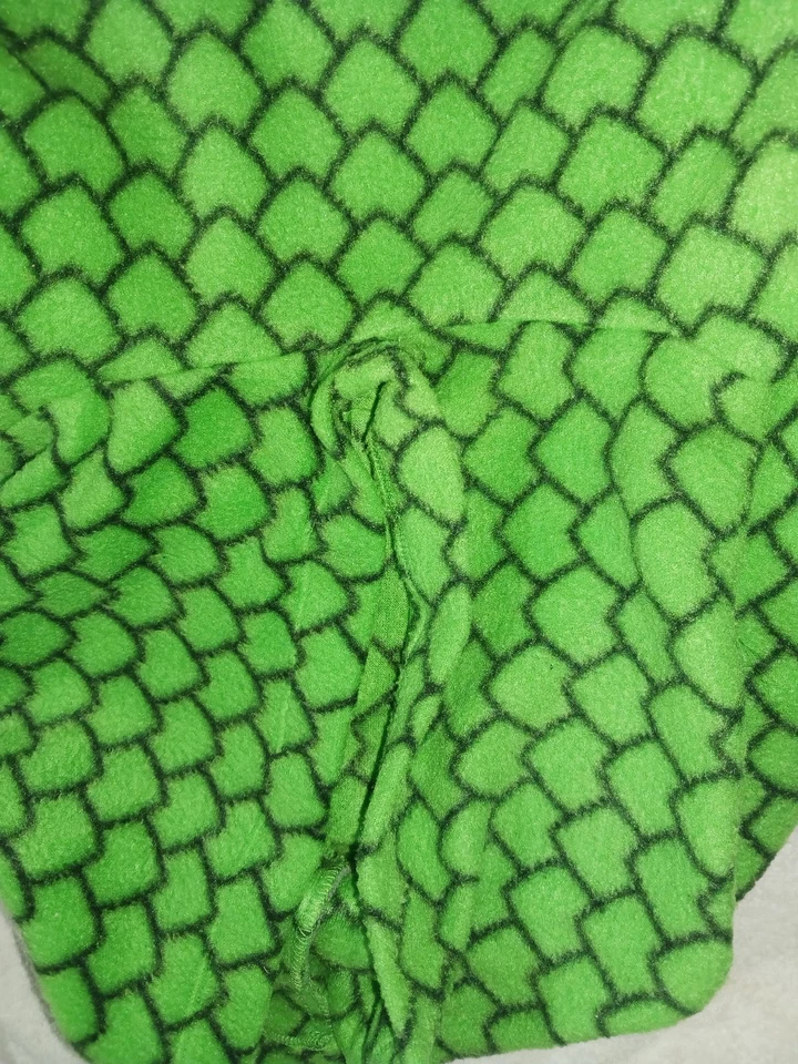 Cobertor poncho infantil com capuz dinossauro. Verde pelúcia. Novo - Imagem 3 de 4