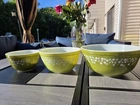 Vintage Pyrex Spring Blossom Green Crazy Daisy Nesting Mixing Bowls Set 401-403