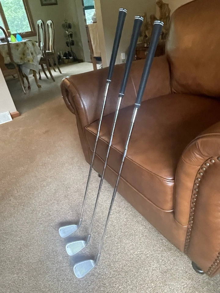 PING g30 Black-Dot Irons 3 Normal Wear New Golf Pride Tour Velvet Midsize Grips - Image 2 of 4