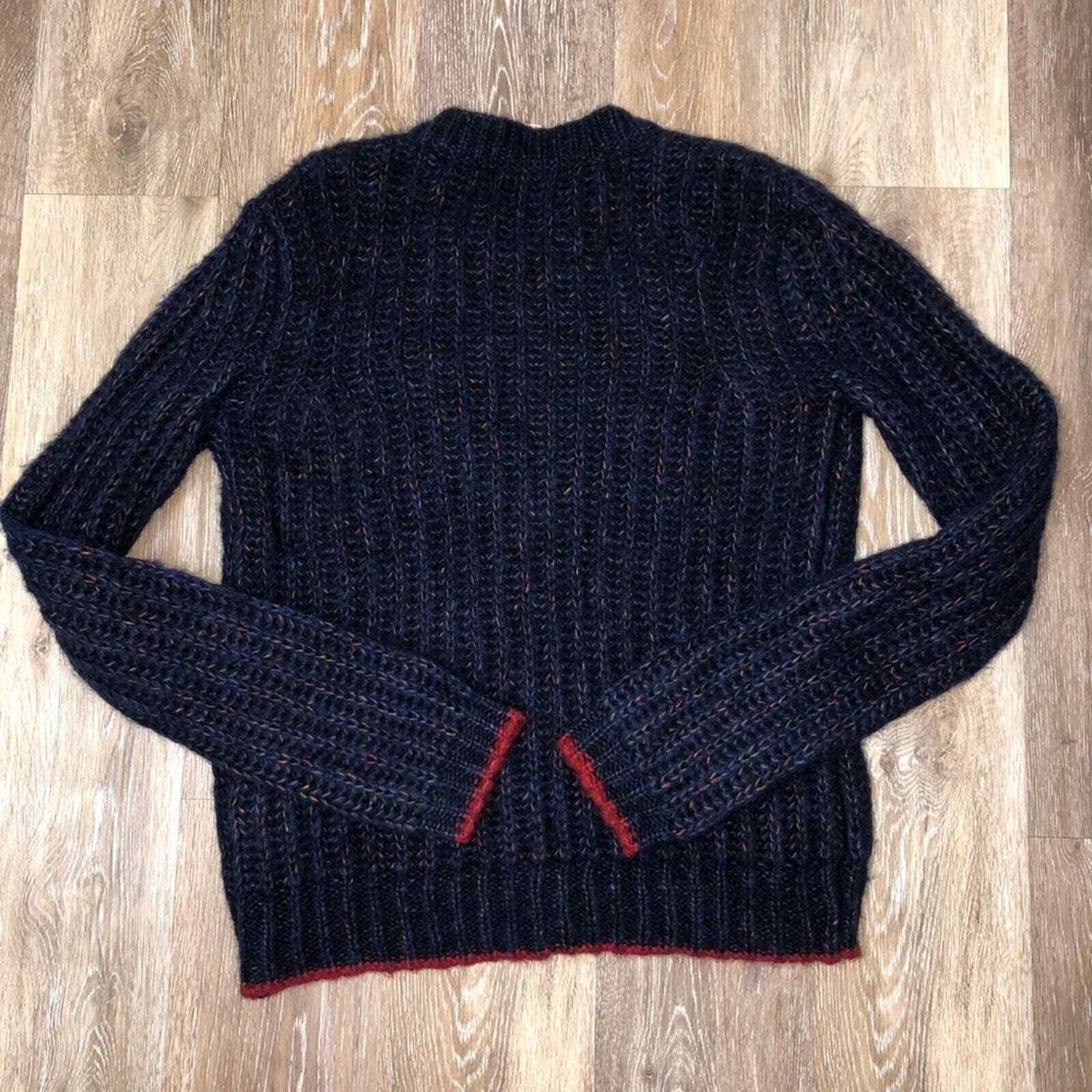 【THE MOZZ】V-Line Knit Long One Piece Helmut Lang Cable Knit V-Neck Sweater | WWW.HELMUTLANG.COM