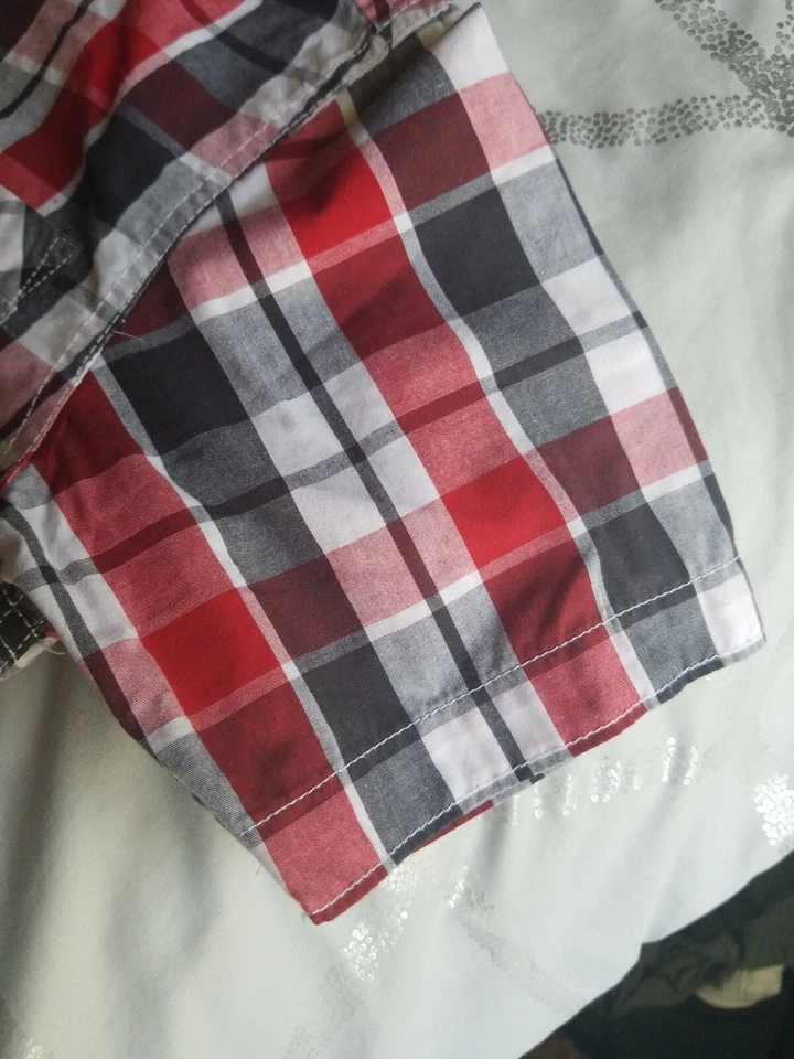 Camisa con botones Urban Pipeline para niños talla mediana Foto 3 de 4