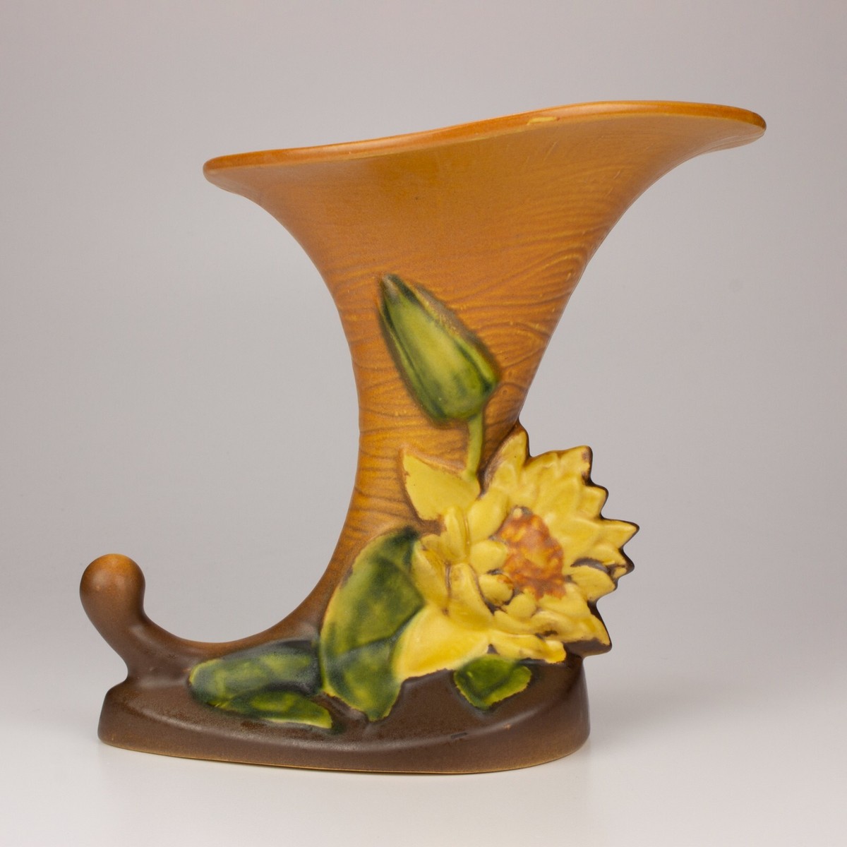 Roseville Pottery Vintage Water Lily Cornucopia Vase, Shape 178-8