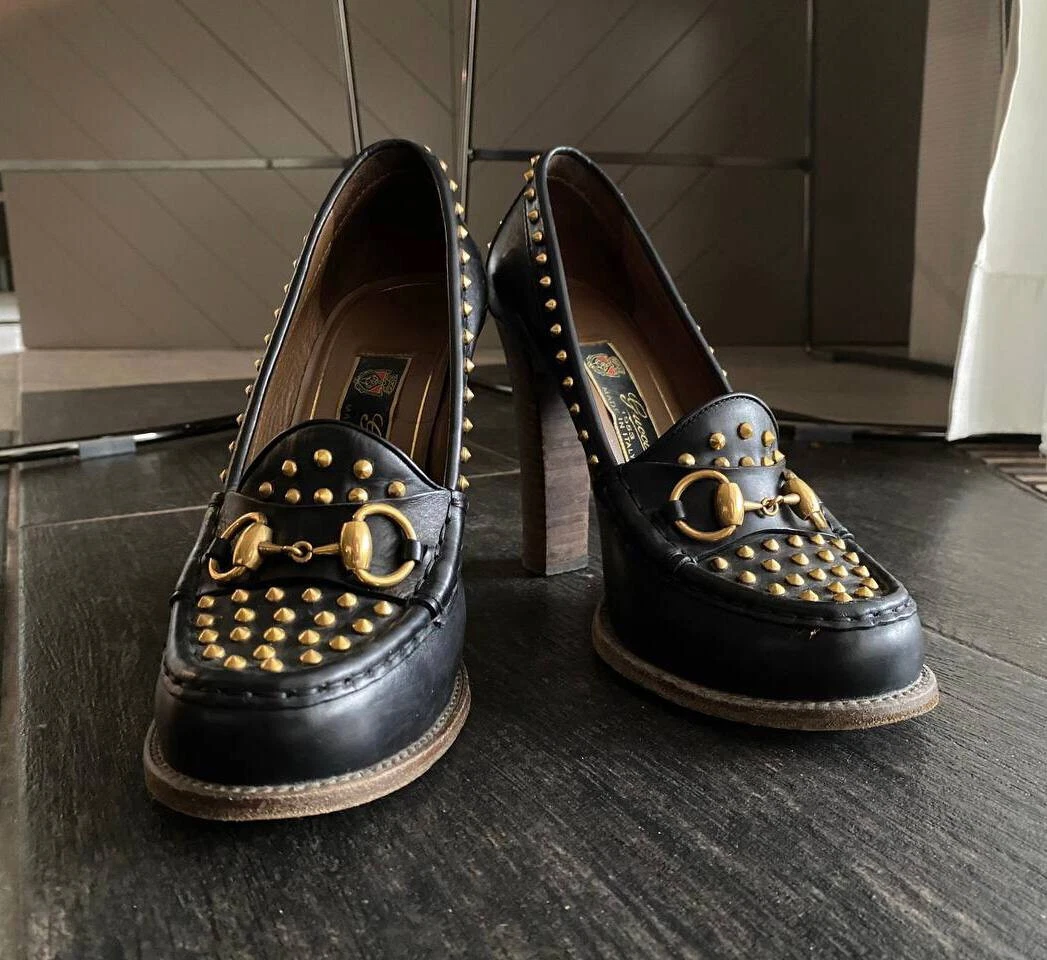 Mocassins Gucci avec goujons sur le talon