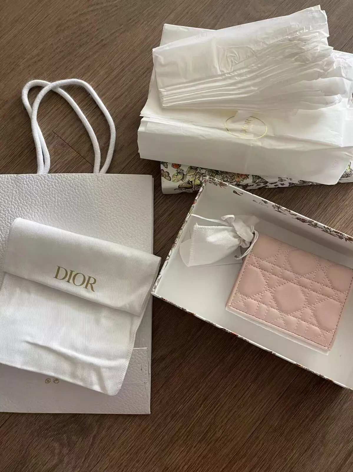 Portefeuille Mini Lady Dior Gardenia   Poudre rose cannage peau d'agneau