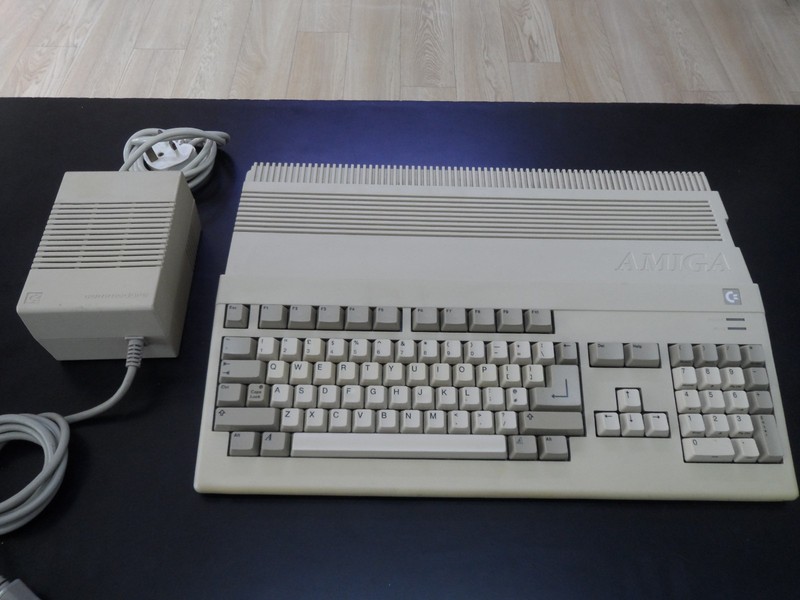 Commodore Amiga A500 Computer + Power Supply
