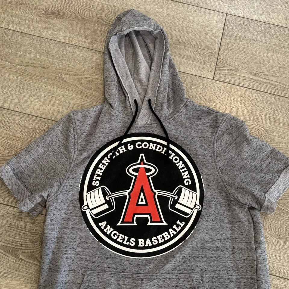 Camisa con Capucha Under Armour Fuerza y Acondicionamiento Los Angeles Angels Mediana Foto 3 de 4
