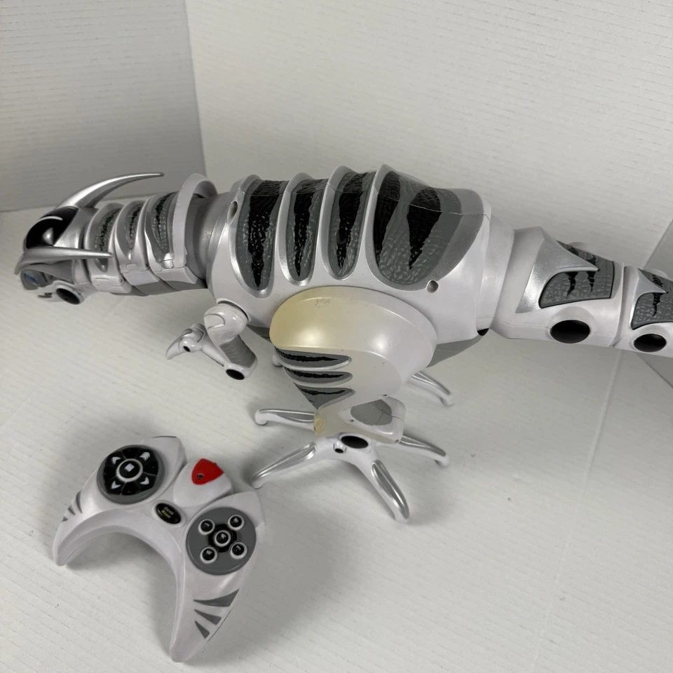 Wow Wee Roboraptor Robot White Dinosaur 32" w/ remote Not Working no idea why. - Image 4 of 4