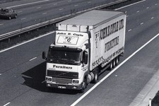 S/W FOTO: JOHN E COYLE VOLVO FH12 ARTIC CURTAINSIDE TRAILER - 95.MN.433