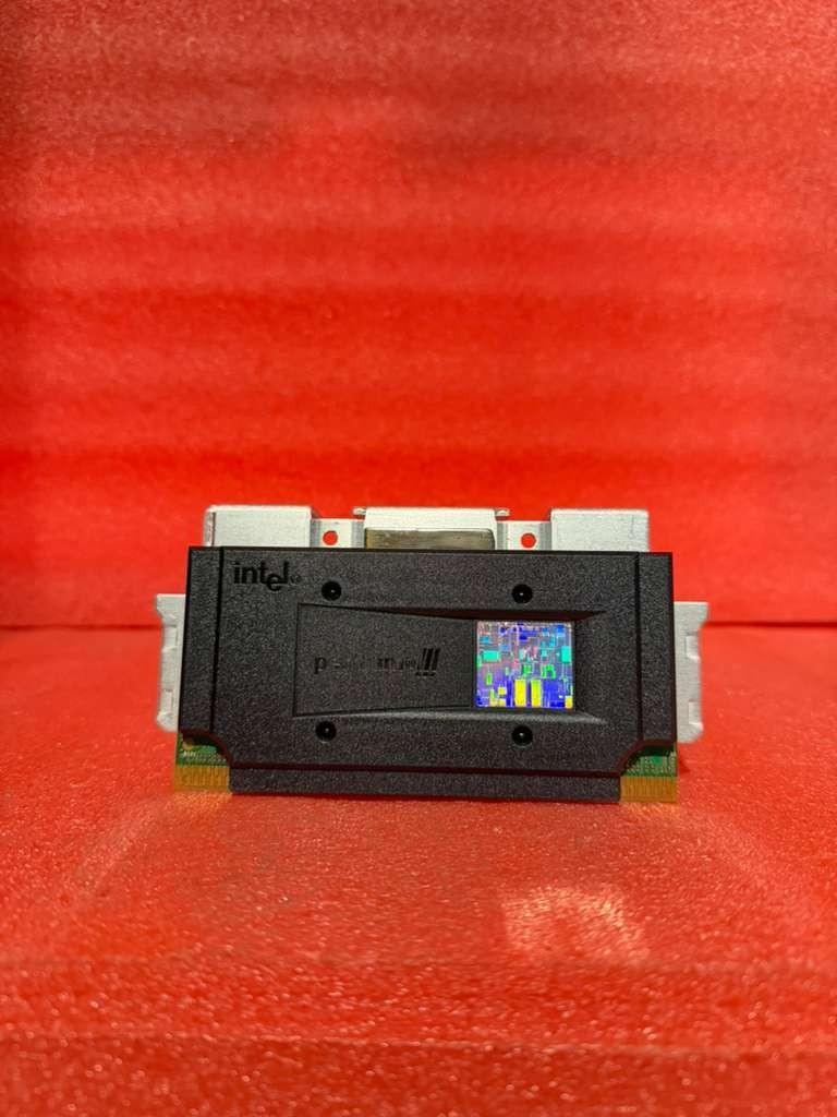Intel Pentium III 550MHz Slot 1 550/512/100/2.0V S1 SECC2 Processor, SL3F7