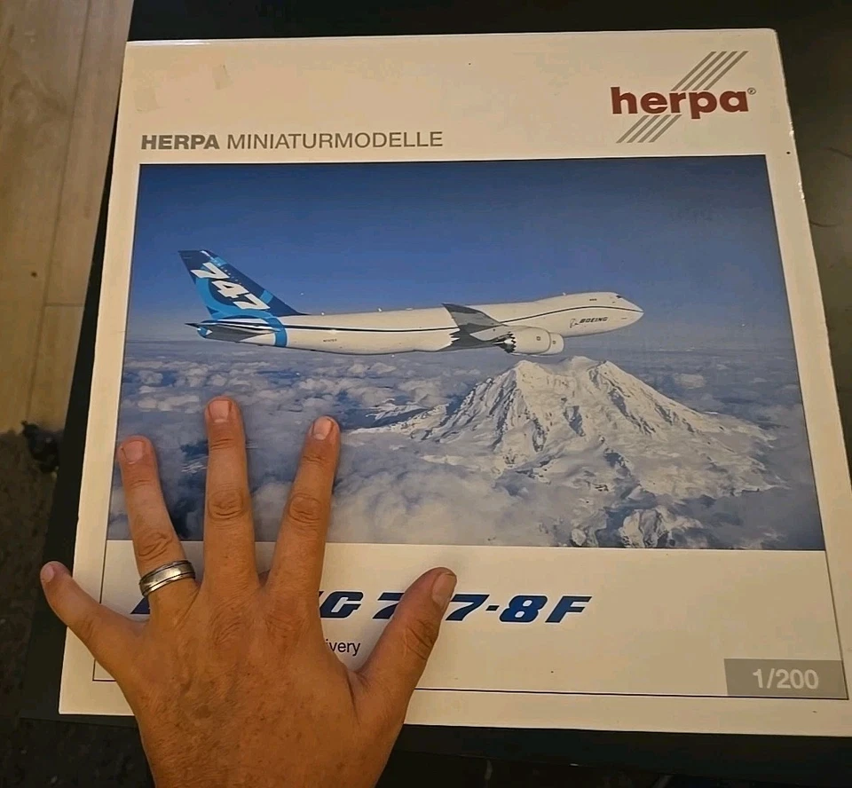 HERPA - 1/200 - BOEING 747-8F - Flight Test Livery - Art. 553857 - Immagine 2 di 4