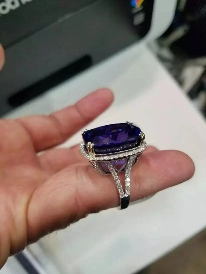 Wunderschöner großer 40,12 kt blauer Saphir mit funkelnd weißem CZ Royal Ehering - Bild 3 von 4