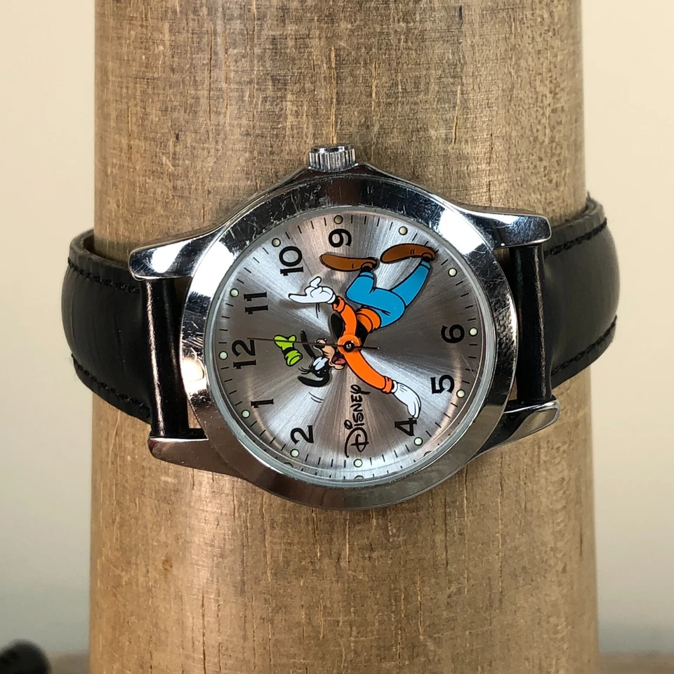 Disney by SII Unisex MU0945 Goofy Silver Dial Leather 34mm Quartz Watch 7 3/4" - Image 2 of 4