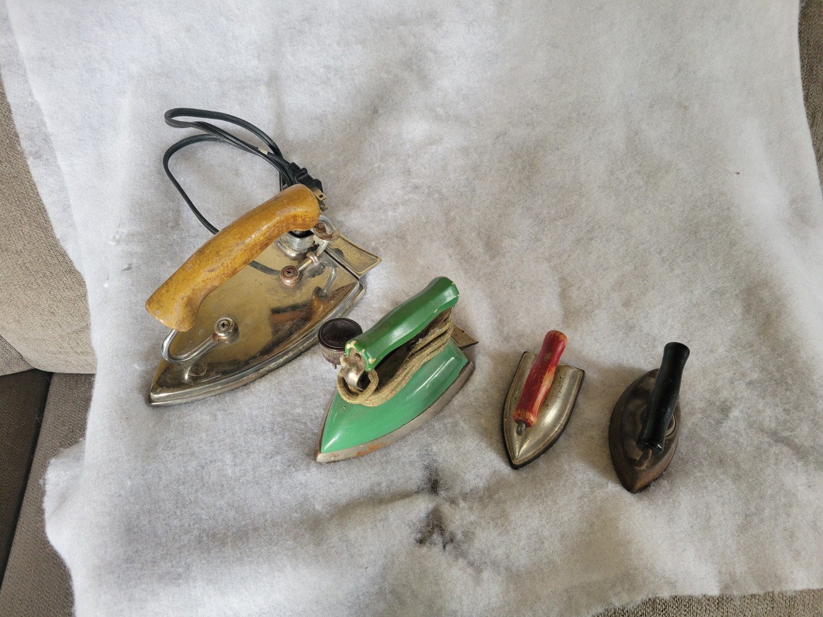 Lot Of 4 Vntg Irons 2 Electric  2 Toys  Various Sizes